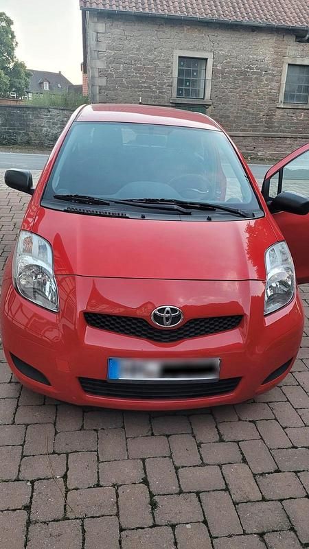 Rot Gebraucht 2009 Toyota Yaris Kleinwagen | 1.600 € (Guter Preis) - Bild 1/4