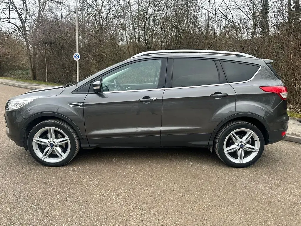 Gebraucht Ford Kuga Titanium 179 PS (131 kW) 2016 Magnetic SUV