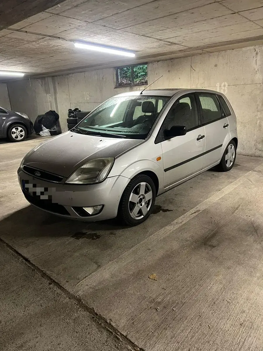 Second-hand Ford Fiesta 80 CP (58 kW) 2004 Argintiu Hatchback