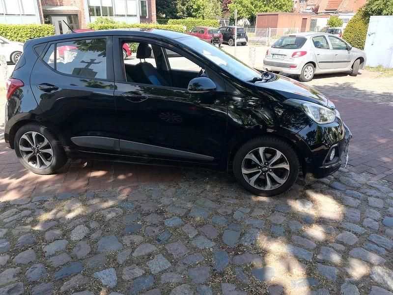Schwarz Gebraucht 2016 Hyundai i10 YES! Silver Kleinwagen | 9.000 € (Fairer Preis) - Bild 1/4