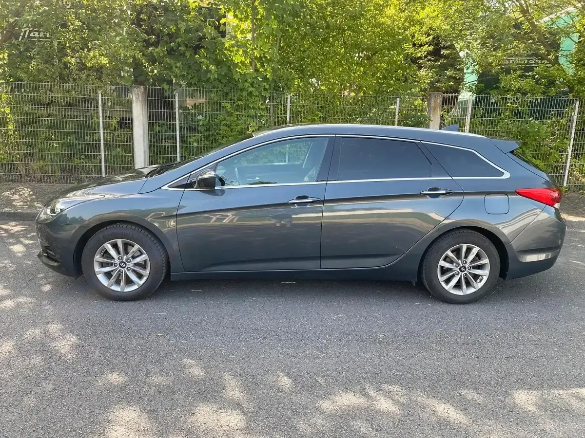 Gebraucht Hyundai i40 Trend 135 PS (99 kW) 2016 Grau Kombi