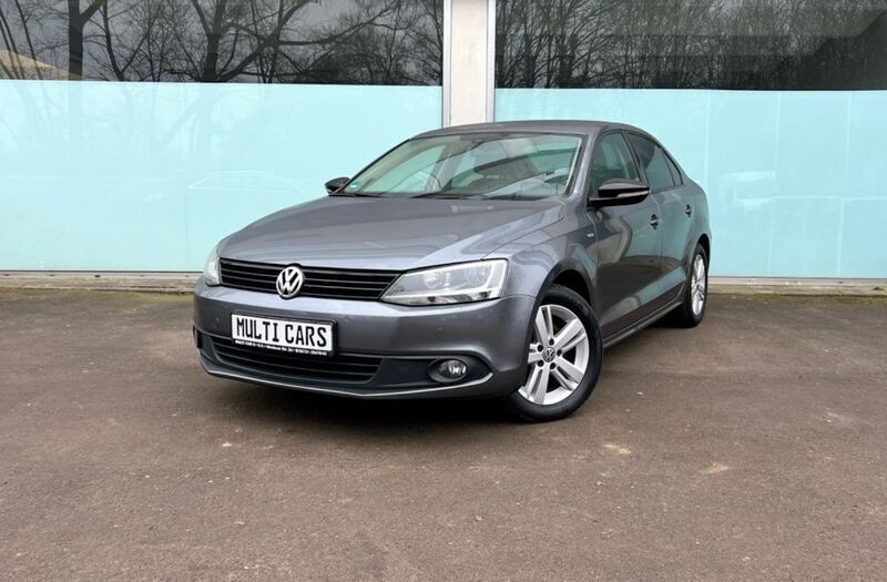 Grau Gebraucht 2013 VW Jetta Match Limousine | 8.490 € (Teuer) - Bild 1/4