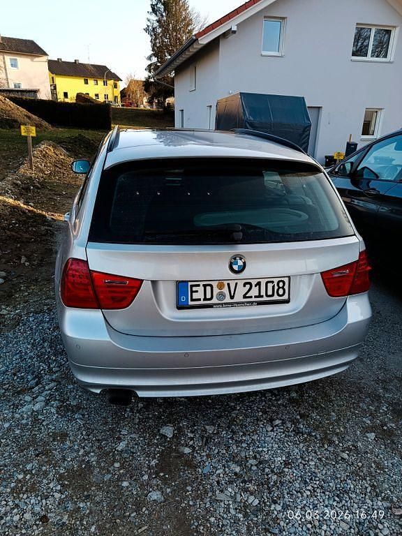 Gebraucht BMW 318 143 PS (105 kW) 2011 Silber Kombi