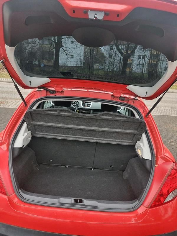 Gebraucht Peugeot 207 95 PS (69 kW) 2011 Rot Kleinwagen