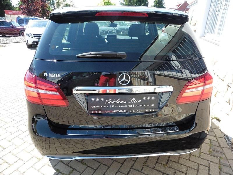 Gebraucht Mercedes B180 122 PS (89 kW) 2015 Schwarz Van / Kleinbus