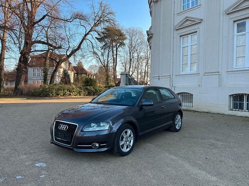 Schwarz Gebraucht 2011 Audi A3 Attraction Limousine | 4.690 € (Guter Preis) - Bild 1/4