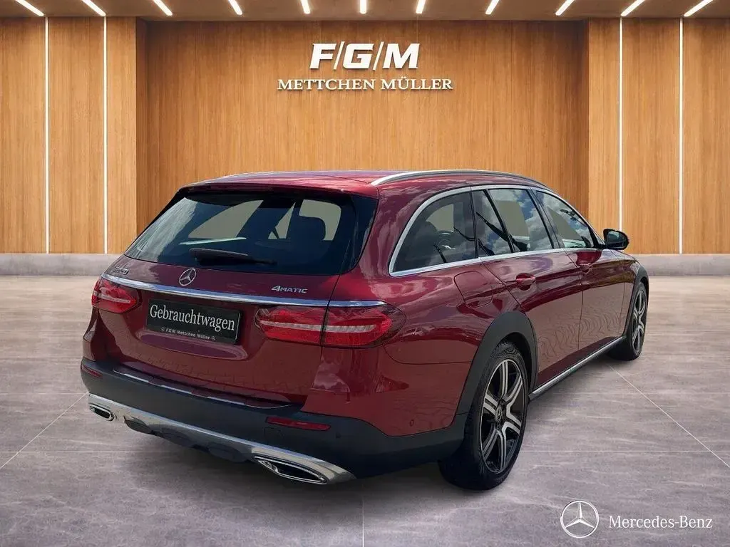 Gebraucht Mercedes E220 All-Terrain Avantgarde 194 PS (142 kW) 2020 Manufaktur lack manufaktur hya Kombi