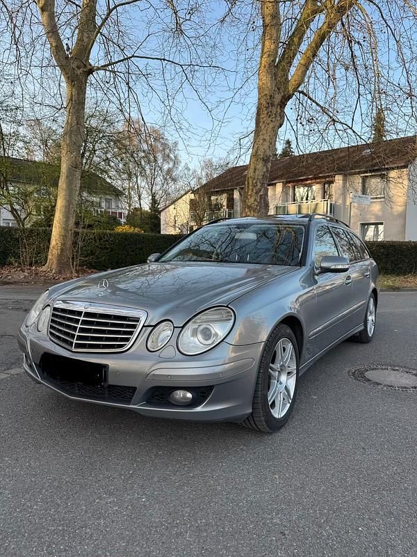 Gebraucht Mercedes E220 150 PS (110 kW) 2007 Grau Kombi