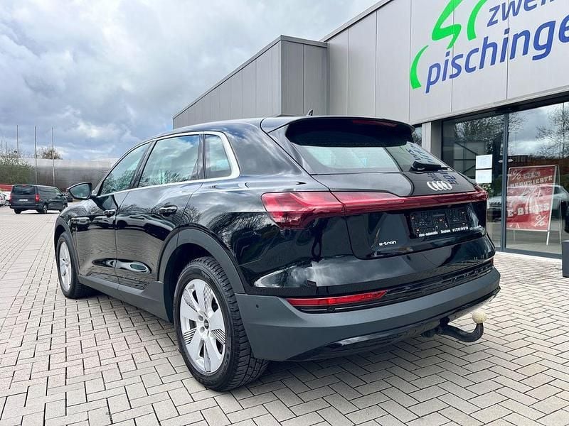 Gebraucht Audi e-tron Basis 300 kW (408 PS) 2022 Schwarz SUV