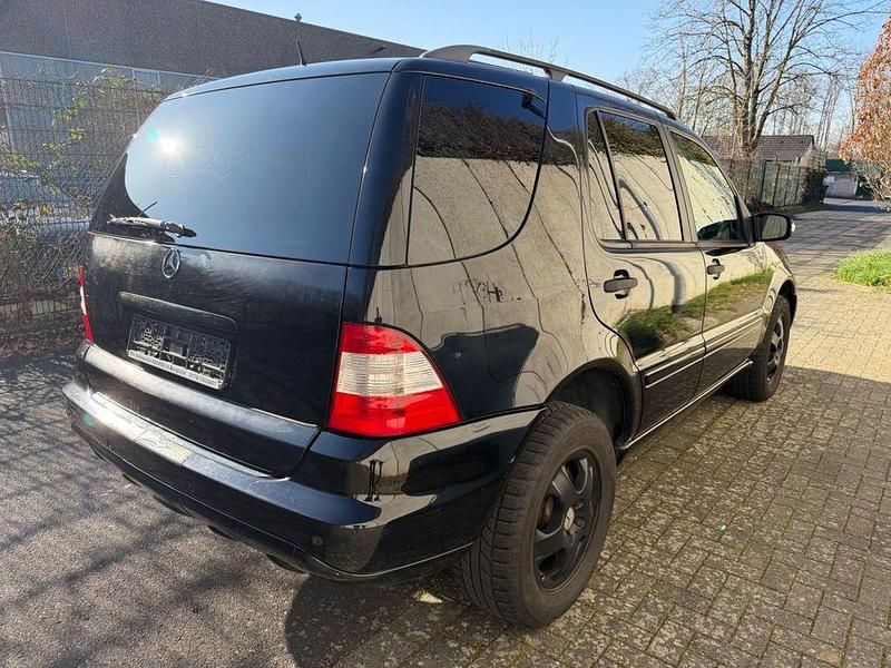 Gebraucht Mercedes ML270 163 PS (119 kW) 2004 Schwarz SUV