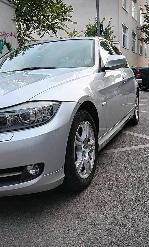 Gebraucht BMW 316 116 PS (85 kW) 2012 Silber Limousine