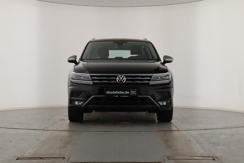 Gebraucht VW Tiguan Allspace Highline 220 PS (161 kW) 2019 Deep black perleffekt SUV