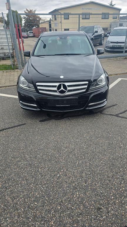 Schwarz Gebraucht 2011 Mercedes C180 Limousine | 10.299 € (Fairer Preis) - Bild 1/4