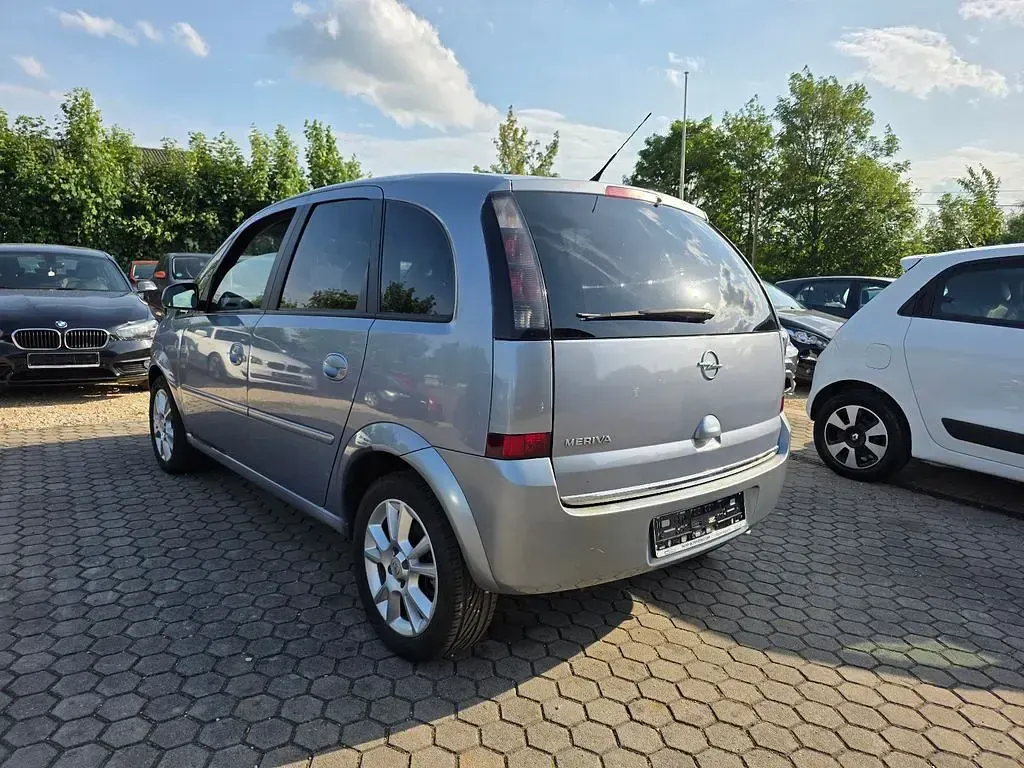Gebraucht Opel Meriva Basis 90 PS (66 kW) 2008 Silber Van / Kleinbus