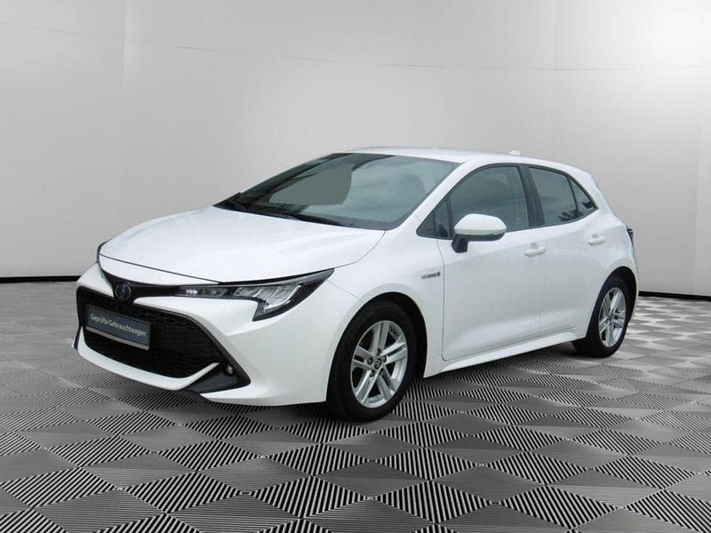 Schneeweiß Gebraucht 2021 Toyota Corolla Business Edition Limousine | 19.890 € (Fairer Preis) - Bild 1/4