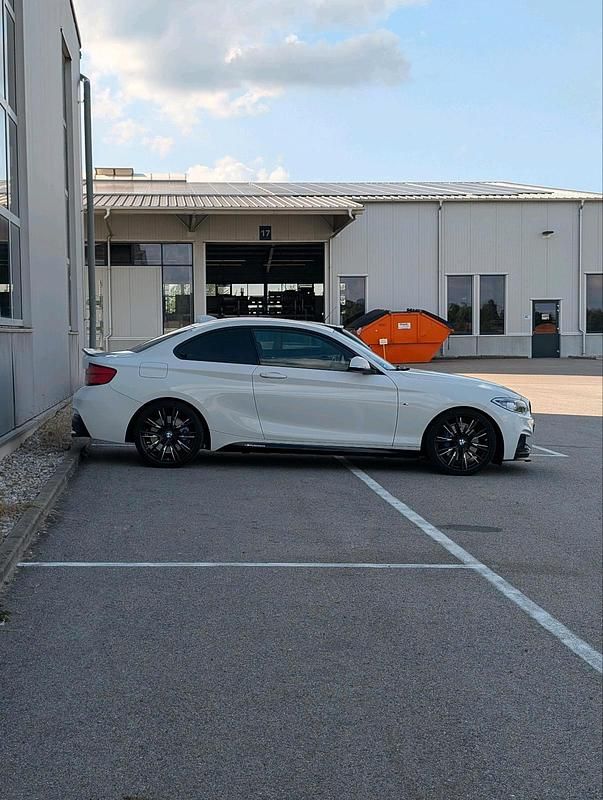 Weiß Gebraucht 2014 BMW 220 M Performance Coupé | 16.500 € (Fairer Preis) - Bild 1/4