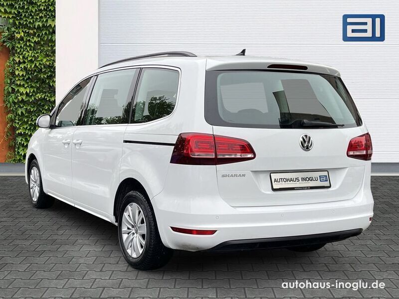 Gebraucht VW Sharan Comfortline 150 PS (110 kW) 2022 Weiß Van / Kleinbus