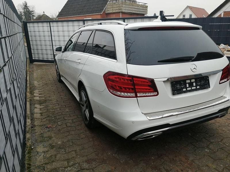 Gebraucht Mercedes E250 Avantgarde 204 PS (150 kW) 2013 Weiß Kombi