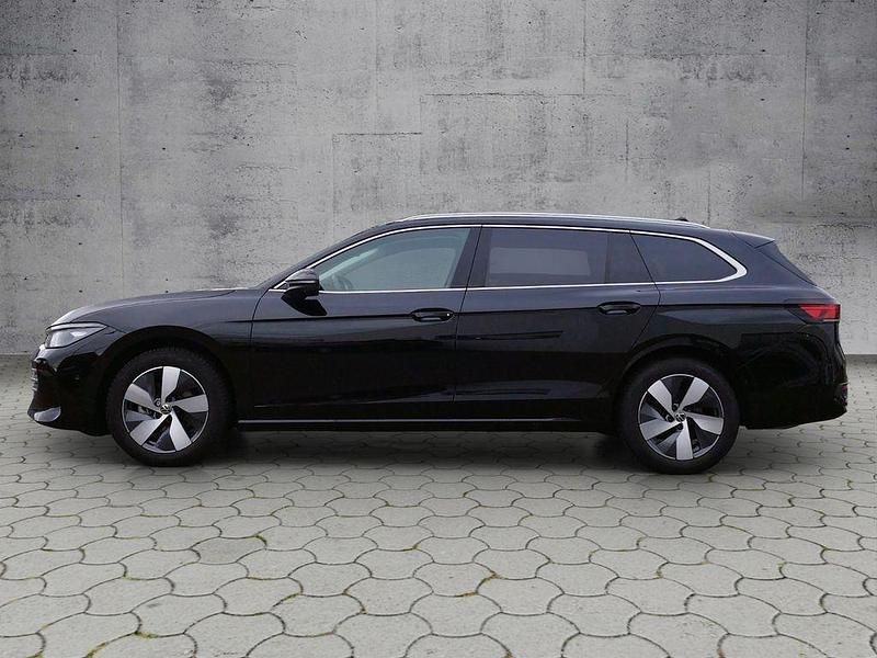Gebraucht VW Passat IQ Drive 150 PS (110 kW) 2025 Schwarz Kombi