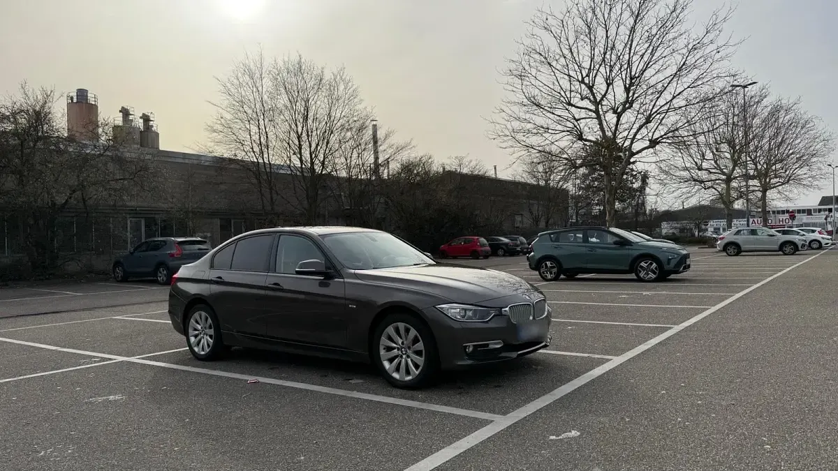 Usata BMW 318 143 CV (105 kW) 2012 Marrone Berlina