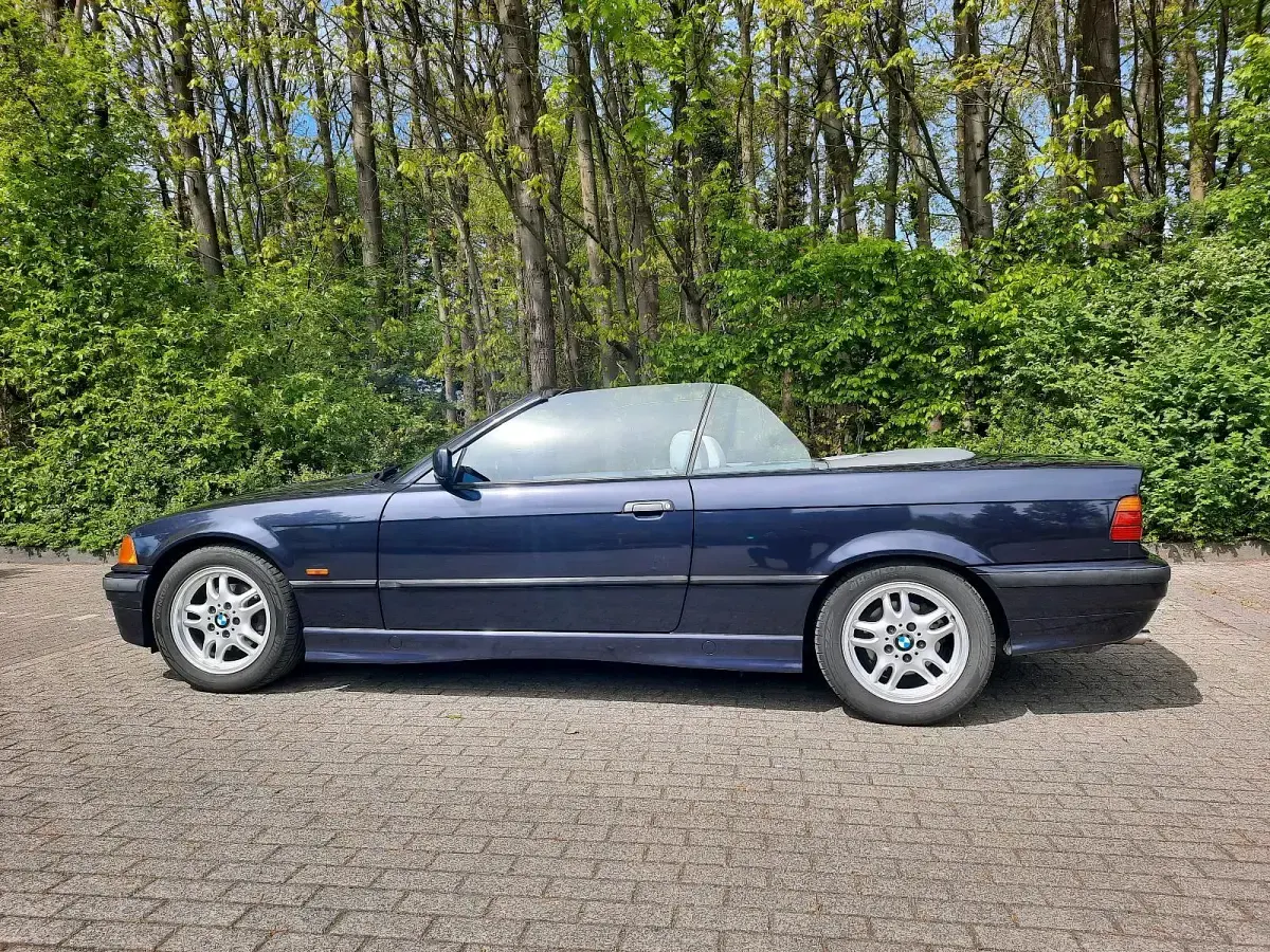 Gebraucht BMW 320 Cabriolet 150 PS (110 kW) 1997 Blau Cabrio