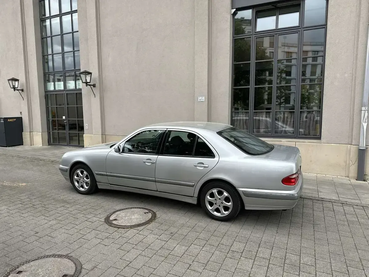Używany Mercedes E280 204 KM (150 kW) 2000 Sedan/Limuzyna