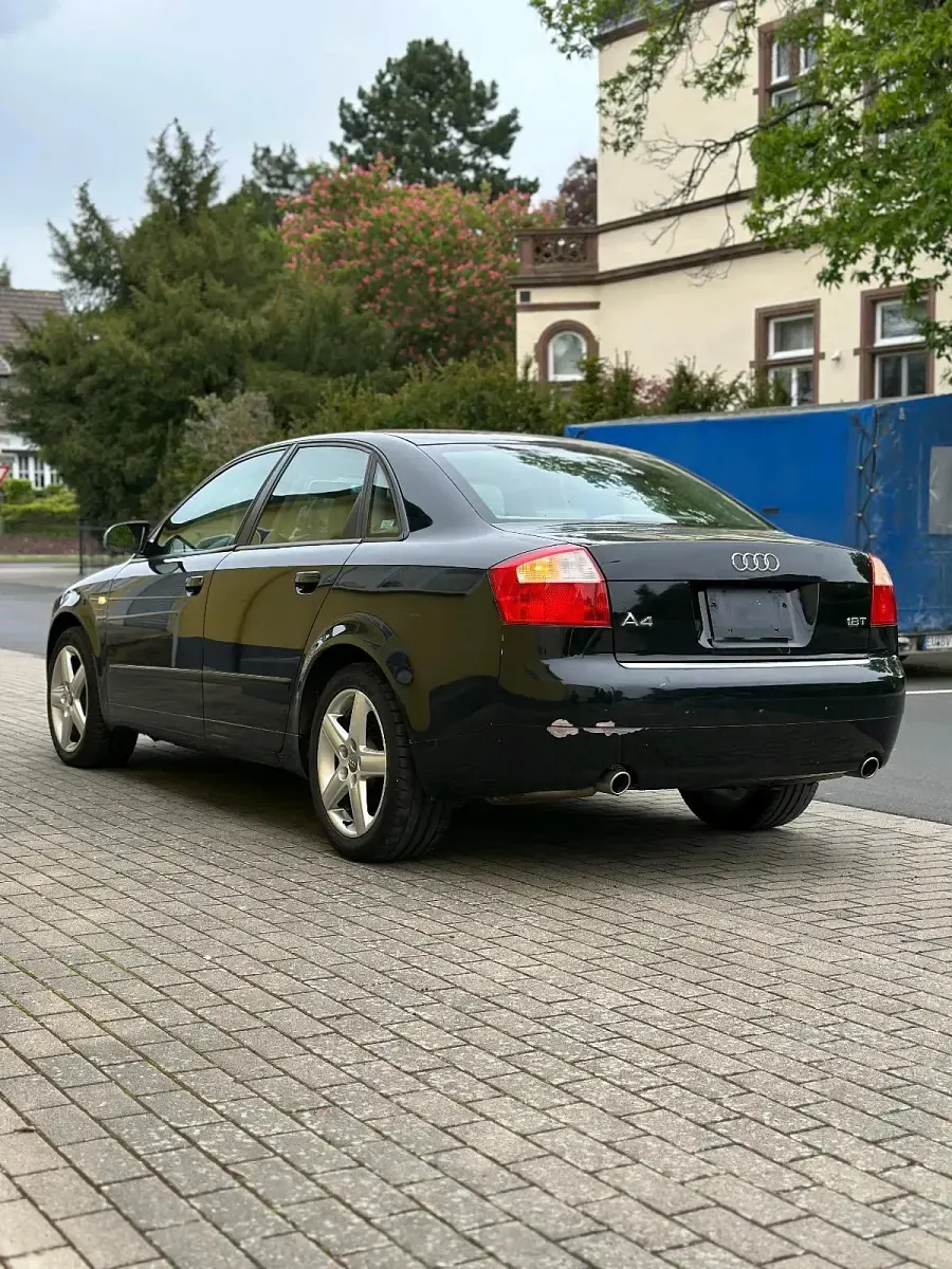 Używany Audi A4 Sport 170 KM (125 kW) 2005 Czarny Sedan/Limuzyna