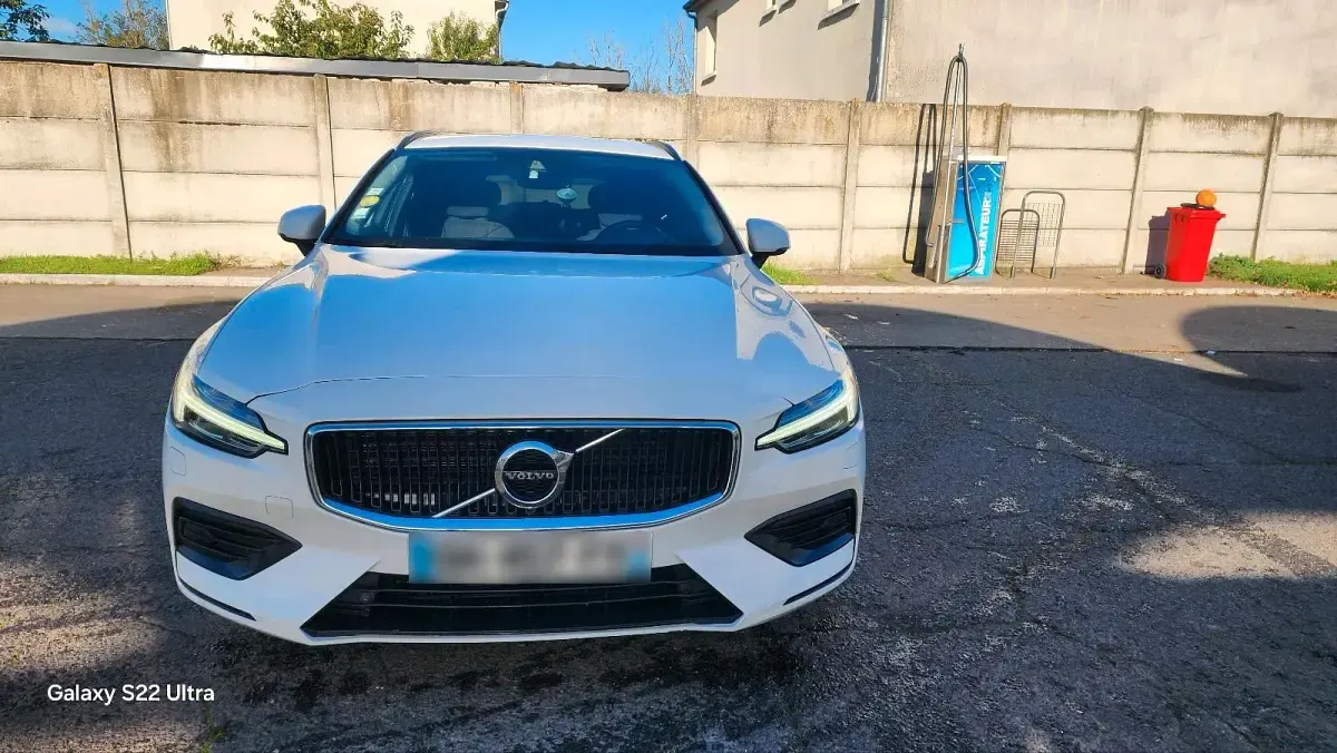Gebraucht Volvo V60 190 PS (139 kW) 2018 Weiß Kombi