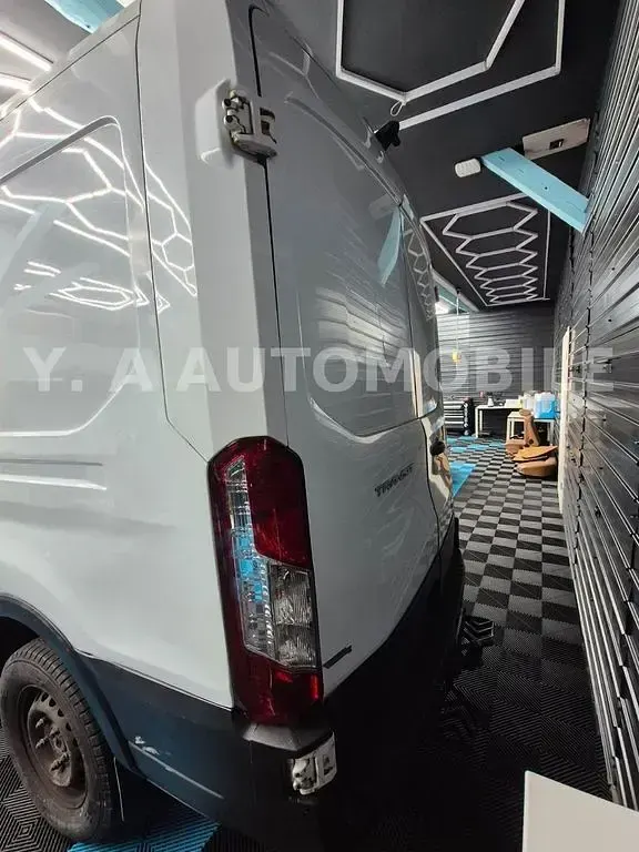 Gebraucht Ford Transit Trend 170 PS (125 kW) 2017 Weiß Van / Kleinbus