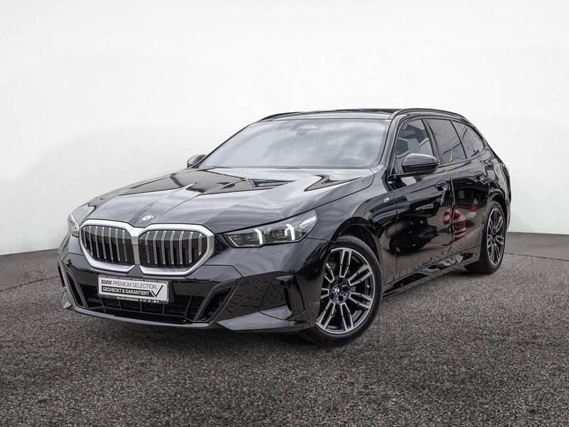 Saphirschwarz Gebraucht 2024 BMW 520 Comfort Edition Kombi | 52.200 € (Guter Preis) - Bild 1/4