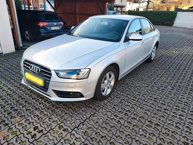 Silber Gebraucht 2012 Audi A4 Limousine | 10.500 € (Fairer Preis) - Bild 1/4