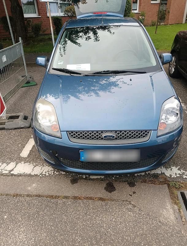 Blau Gebraucht 2005 Ford Fiesta Kleinwagen | 1.550 € - Bild 1/4