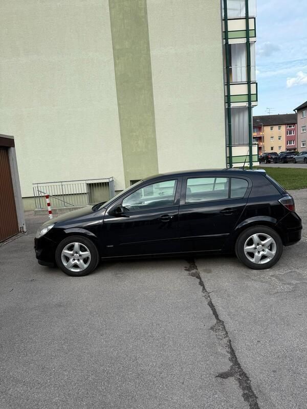 Schwarz Gebraucht 2007 Opel Astra Limousine | 3.150 € (Teuer) - Bild 1/4
