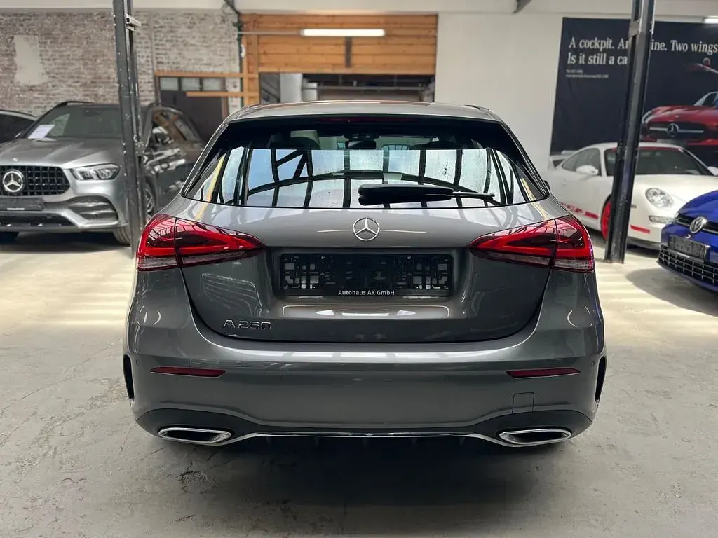 Gebraucht Mercedes A250 AMG line 224 PS (164 kW) 2021 Grau Limousine
