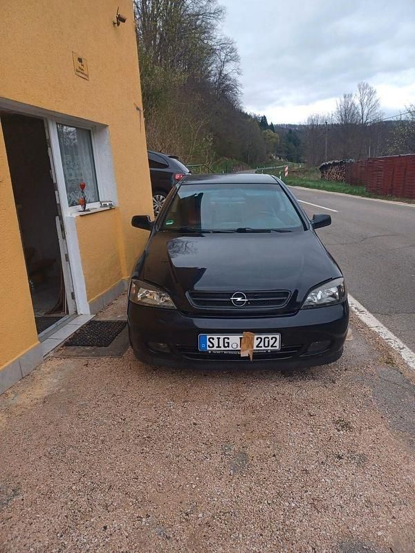 Second-hand Opel Astra 125 CP (91 kW) 2004 Negru Coupe