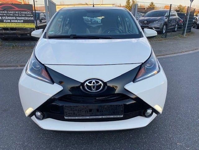 Weiß Gebraucht 2017 Toyota Aygo X-play Kleinwagen | 5.900 € (Superpreis) - Bild 1/4