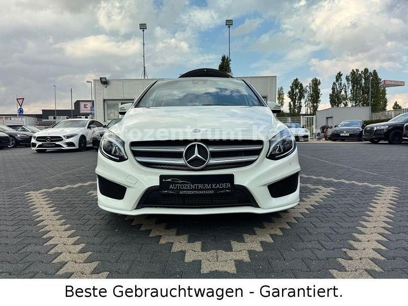 Calcitweiss/zirrusweiss Gebraucht 2016 Mercedes B200 AMG line Van / Kleinbus | 18.490 € (Etwas zu teuer) - Bild 1/4