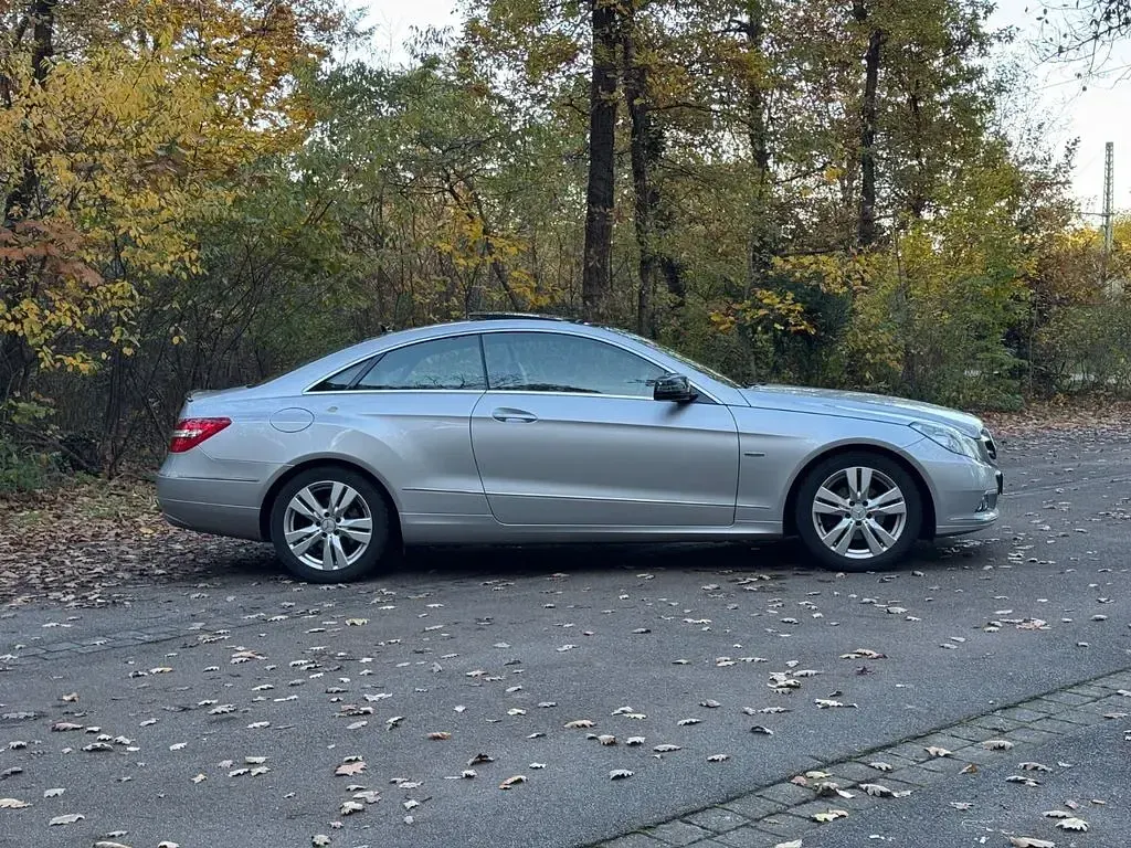 Używany Mercedes E250 204 KM (150 kW) 2009 Srebrny Coupe