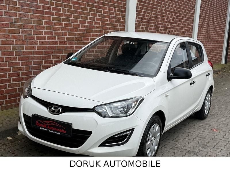 Weiß Gebraucht 2012 Hyundai i20 Edition Kleinwagen | 2.990 € (Guter Preis) - Bild 1/4