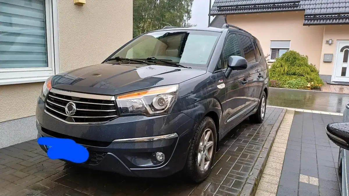 Gebraucht SsangYong Rodius 178 PS (130 kW) 2016 Grau Van / Kleinbus