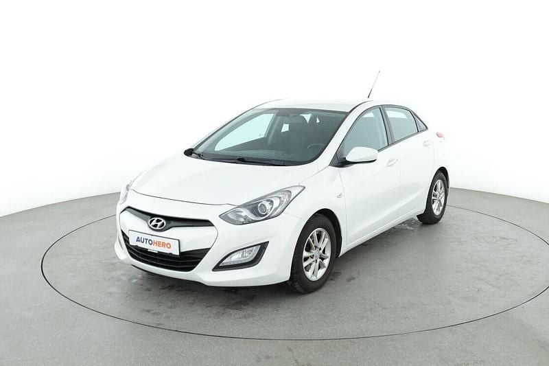 Gebraucht Hyundai i30 Edition 99 PS (72 kW) 2015 Weiß Limousine