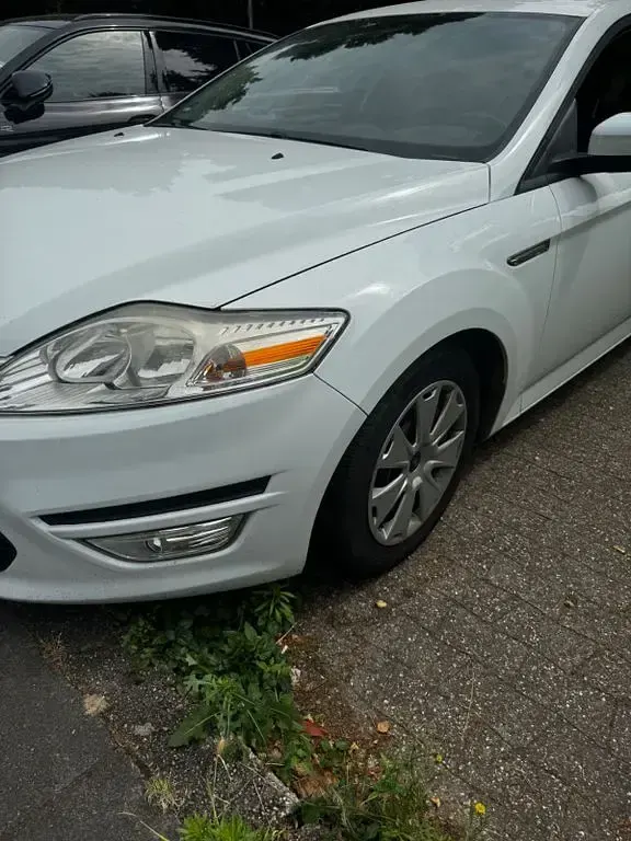 Gebraucht Ford Mondeo Ambiente 120 PS (88 kW) 2011 Weiß Limousine