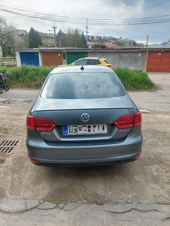 Używany VW Jetta Highline 170 KM (125 kW) 2013 Szary Sedan/Limuzyna