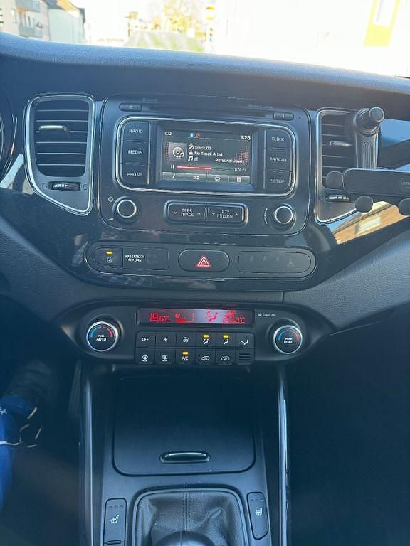 Gebraucht Kia Carens Spirit 135 PS (99 kW) 2015 Blau Van / Kleinbus