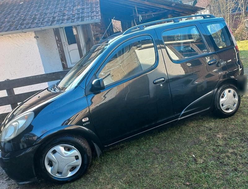 Gebraucht Toyota Yaris Verso 84 PS (61 kW) 2001 Schwarz Van / Kleinbus