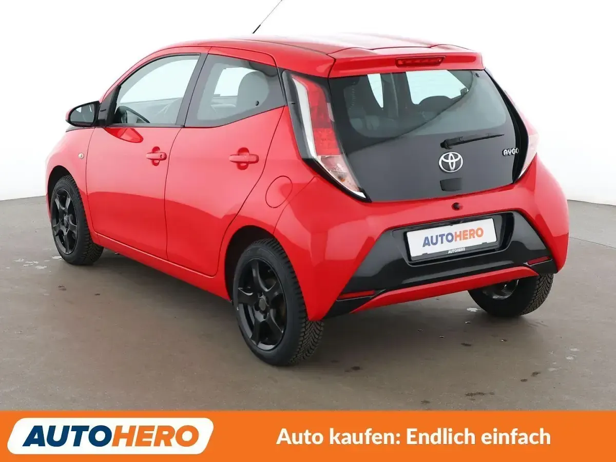 Gebraucht Toyota Aygo 69 PS (50 kW) 2015 Rot Kleinwagen