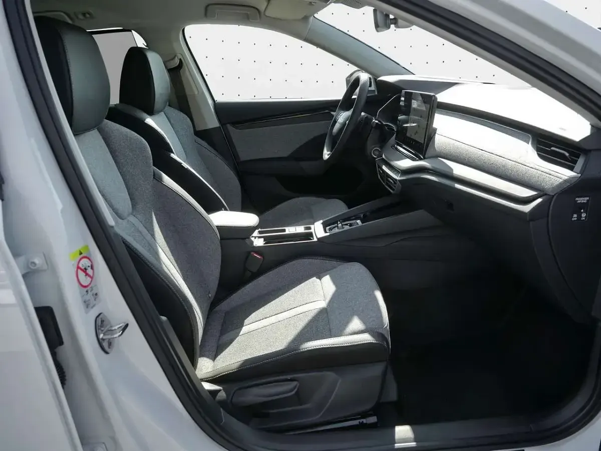 Neu Skoda Octavia 150 PS (110 kW) 2026 Moonweiß perleffekt Kombi