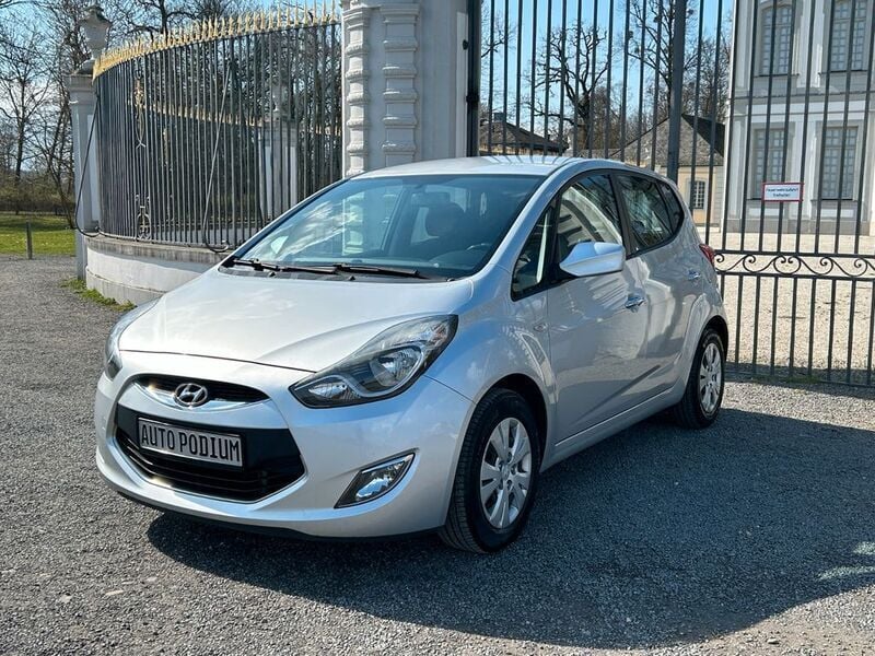 Silber Gebraucht 2014 Hyundai ix20 Comfort Van / Kleinbus | 4.450 € (Guter Preis) - Bild 1/4