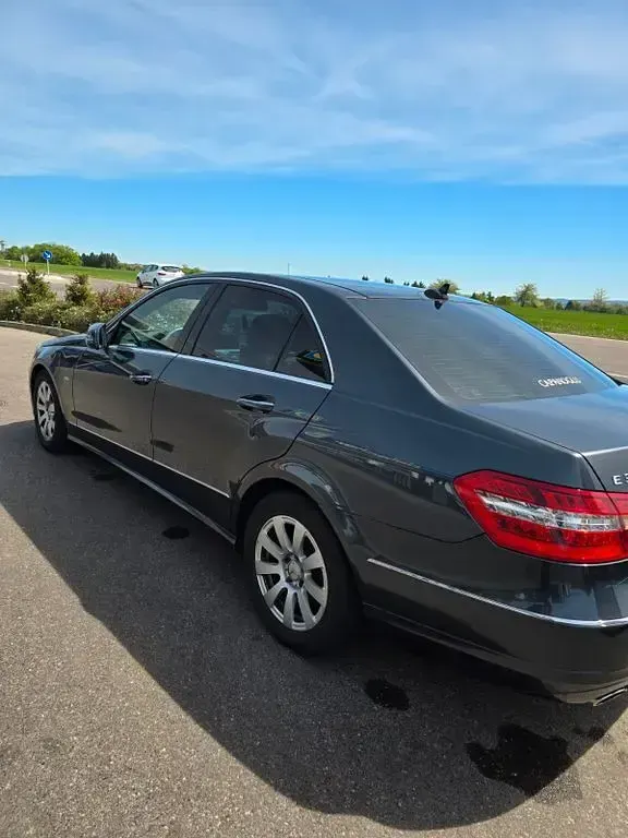 Gebraucht Mercedes E300 Avantgarde 231 PS (169 kW) 2011 Grau Limousine