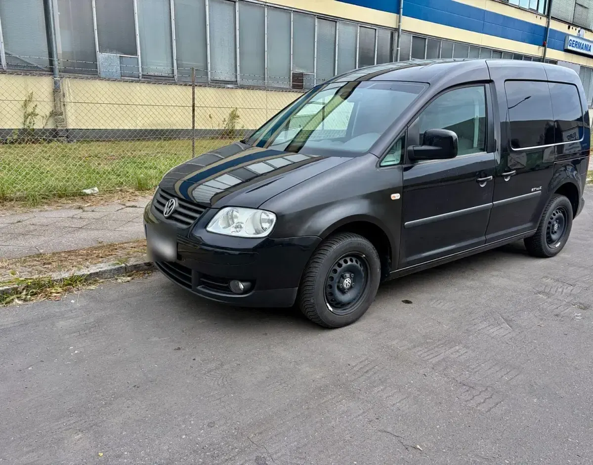 Gebraucht VW Caddy Style 105 PS (77 kW) 2010 Schwarz Van / Kleinbus